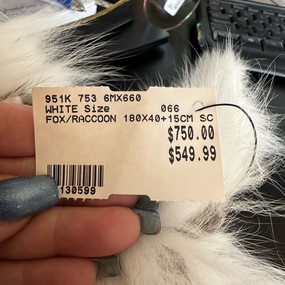 NWT Fox and Raccoon Wrap 180" x 40" - Picture 3 of 6